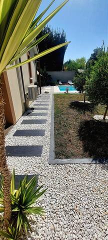 Maison moderne avec piscine Bordeaux gallery image 2