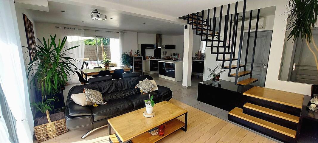 Maison moderne avec piscine Bordeaux gallery image 4