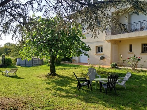 Country house, park, games 5 minutes from Agen!