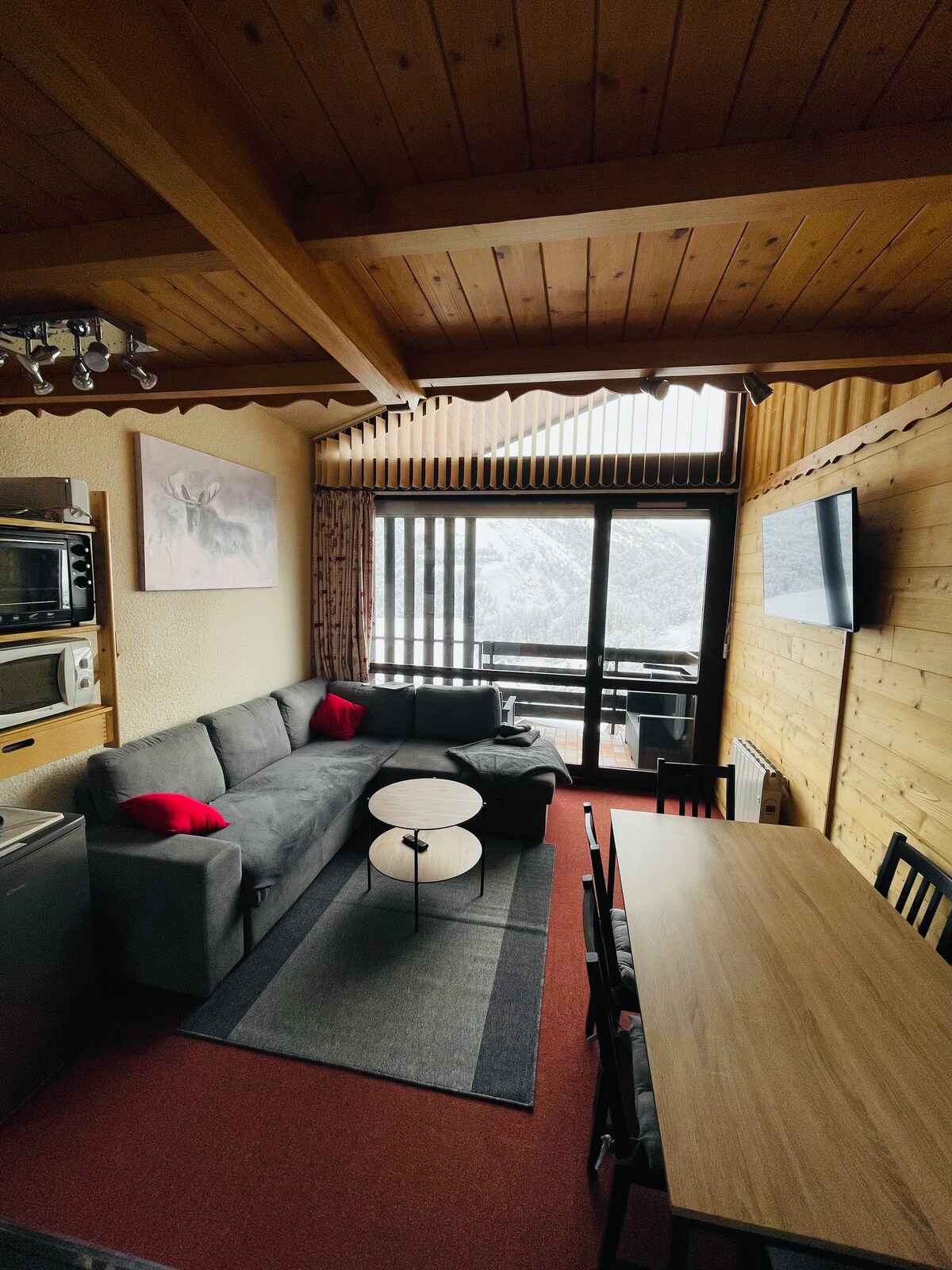 Popular Airbnb listing: Cozy Apartment 6 Pers Full South Near Slopes View ext in Saint Sorlin D'arves