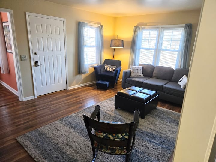 Great 2 Bedroom Home, Near Downtown And Wmu. - Kalamazoo, MI