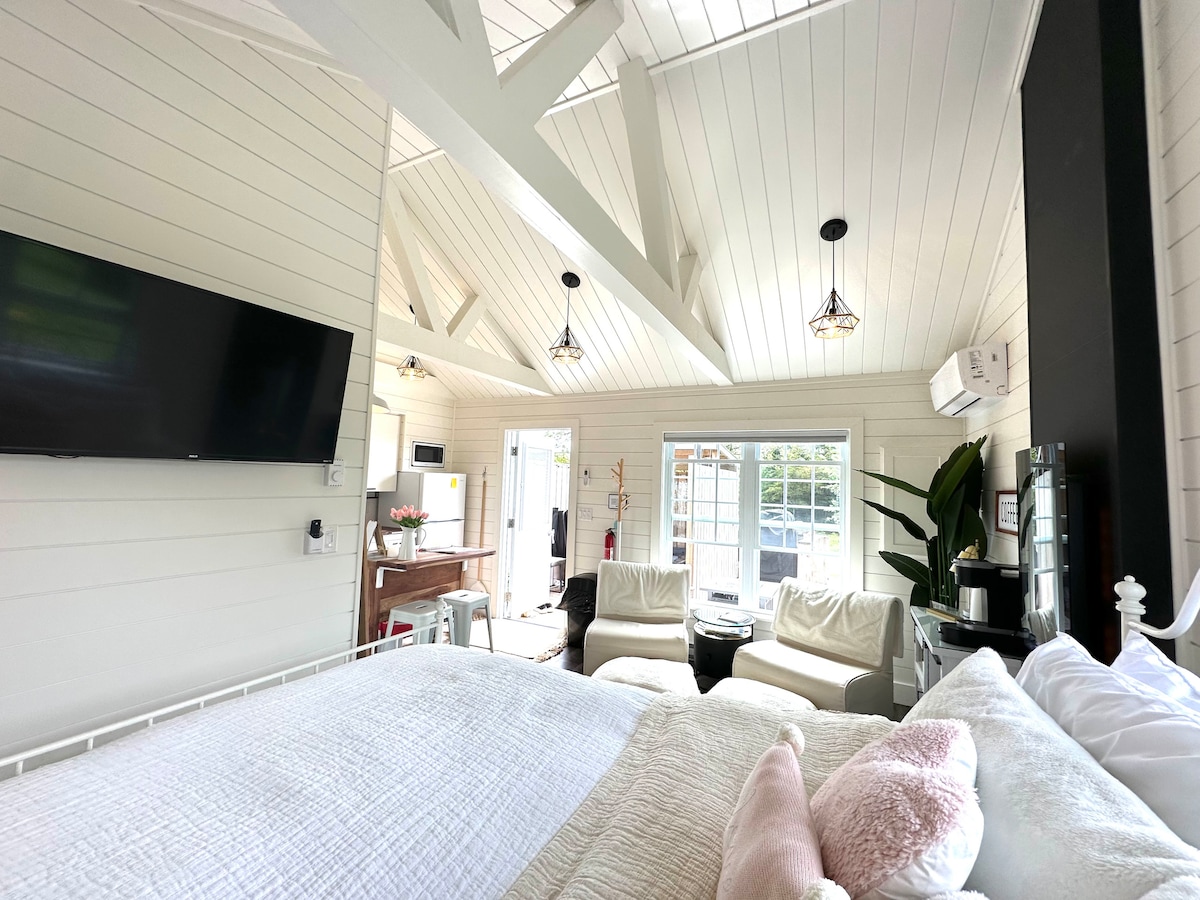 Vaulted Tiny House w/hot tubno cleaning fees Houses for Rent in