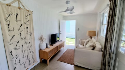 Popular Airbnb listing: THE POOL HOUSE, BURLEIGH in Burleigh Heads