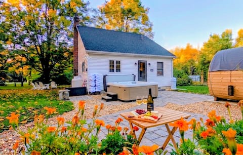 Retreat with Sauna & Hot Tub near Hudson & Hiking