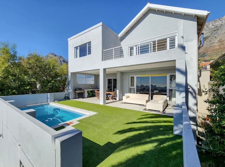 Breathtaking Views Of Ocean & Mountains - Cape Town