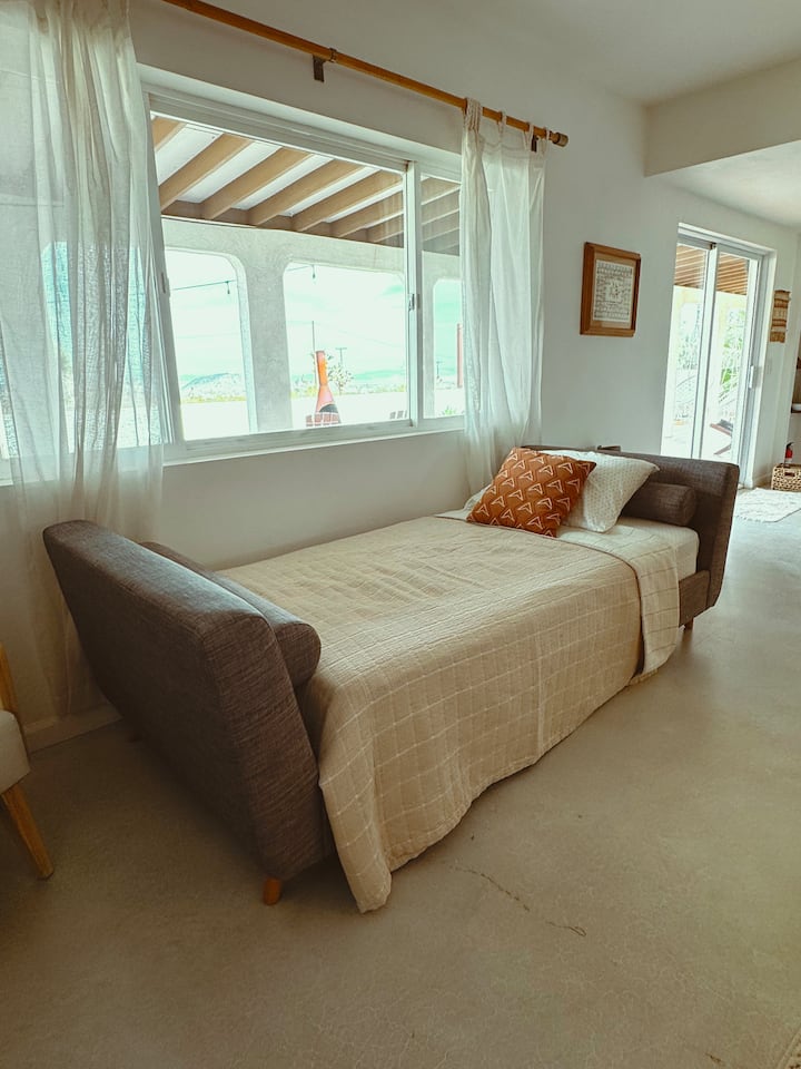 Daybed with twin mattress
