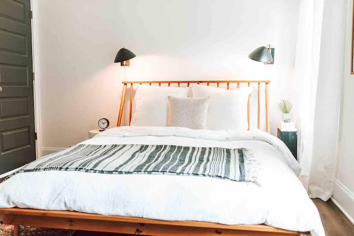 Each bedroom is furnished with a plush queen-sized bed featuring a Purple mattress and organic Supima cotton sheets for your ultimate comfort. 