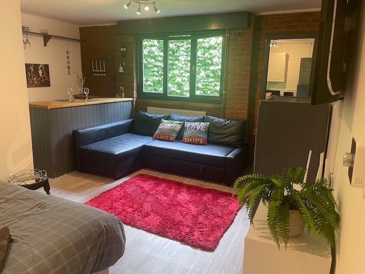Spacious,  Private Self Contained Guest Suite - Cotswolds