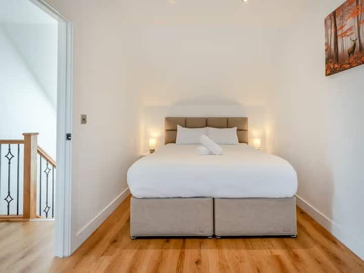 Super king size bed - upstairs