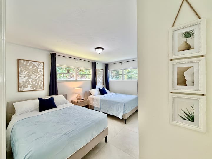 2 Full size beds with 50” smart TV Full size beds