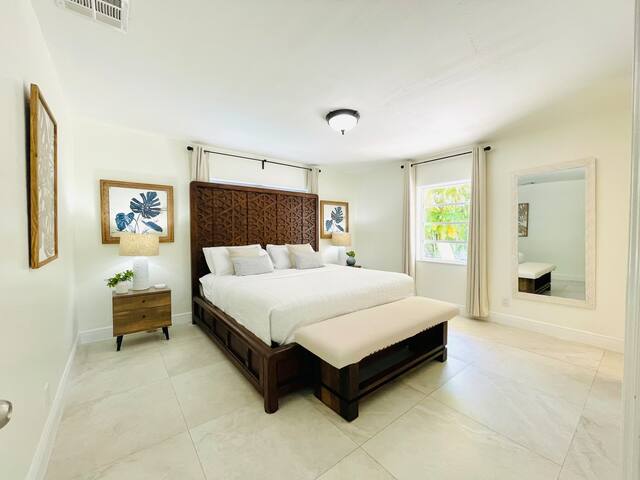 Sunshine-House on the beach-Downtown-Heated Pool gallery image 5