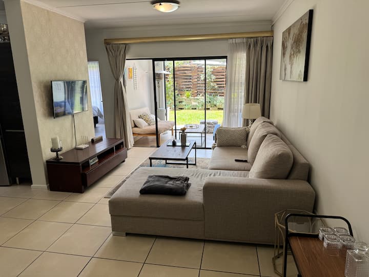 A Lovely Home In Olivedale Near Sandton - Chartwell