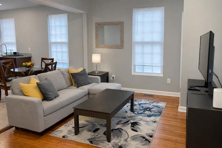 Forget The Hotel! Home Away From Home. Cozy 2 Br - Essex, MD