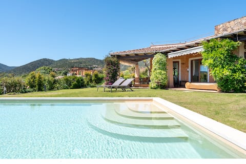 VILLA ERITRINA CHIA - a few steps to the beach