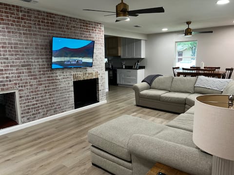 Away in Paris- Centrally located to food and fun!