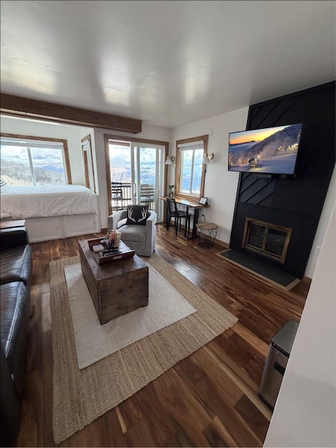 Successful Airbnb property: Enjoy Mountain Views and Spring air 4800' in Sugar Mountain