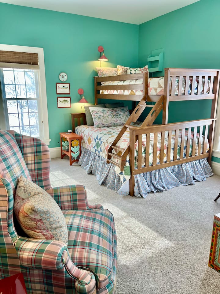 Twin over queen bunk bed 