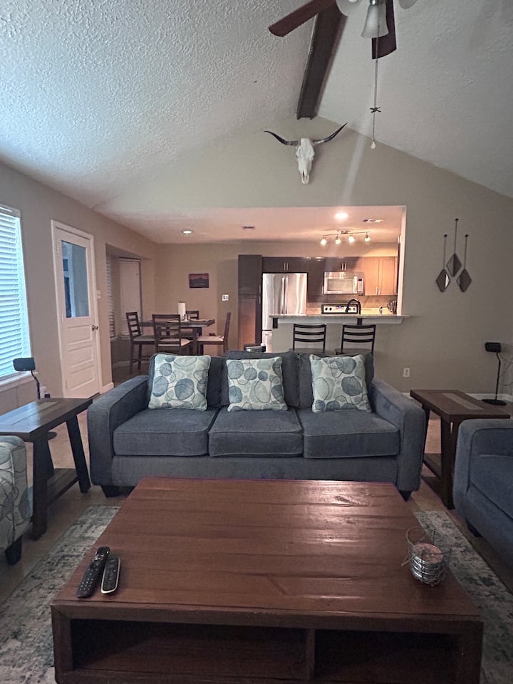 Great Three Bedroom Airbnb - コンロー, TX