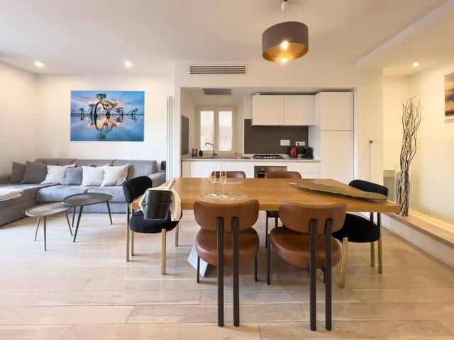 Spanish Steps Luxury Apartment in Spanish Square gallery image 2