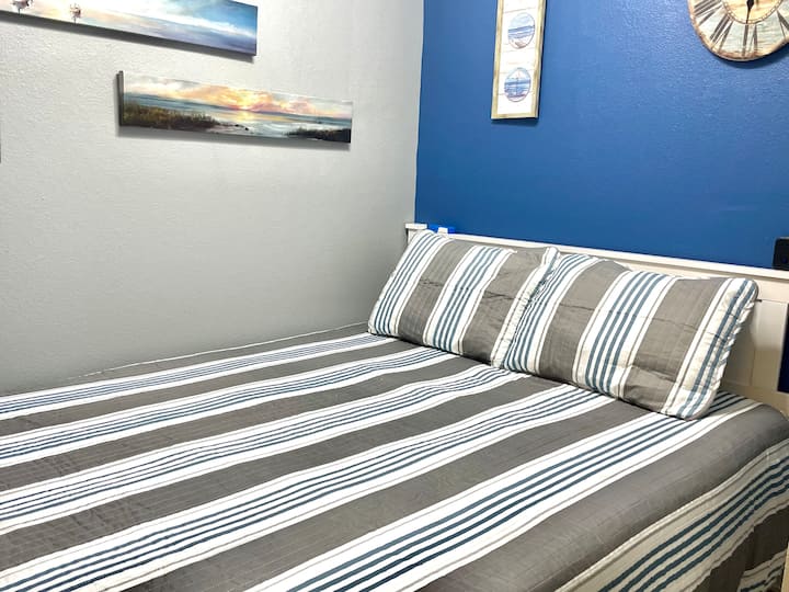 Forget the bunkbeds, this amazingly comfortable queen bed is perfect for a couple of littles or for grandma (besides grandma doesn’t want to sleep in a bunkbed!) it is also perfect for a couple who would rather be in a private area than in a sofabed.