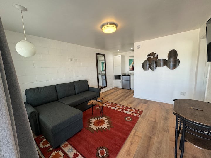 1 Bedroom, 1 Bath Apartment - 킹맨