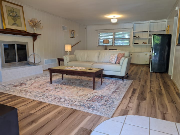 Private Suite W/ Pool • Work-friendly • Greensboro - Greensboro, NC