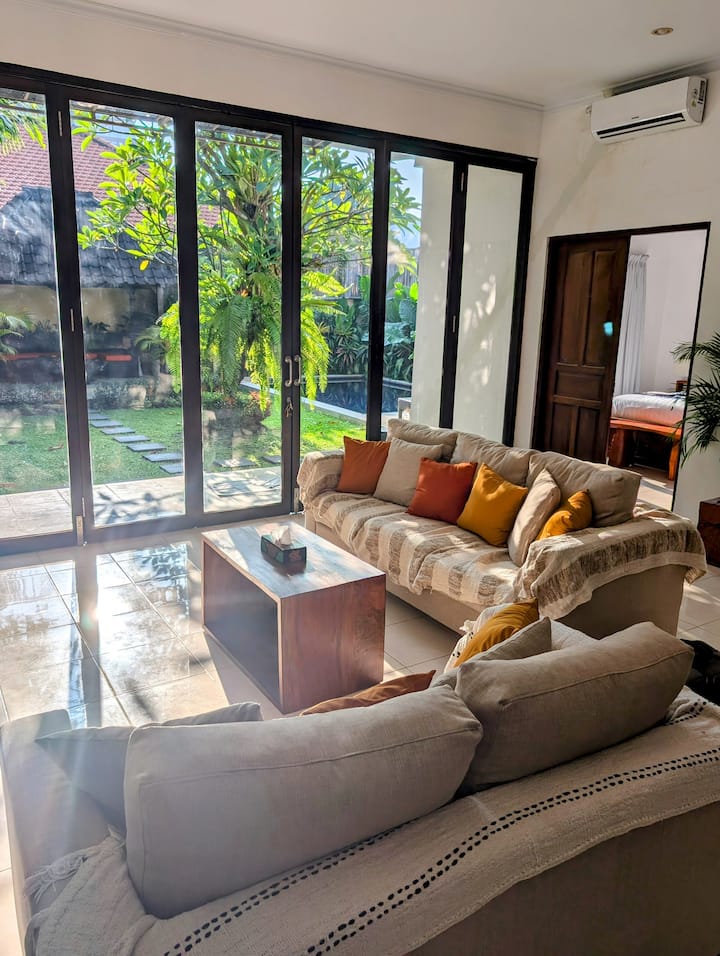 4bed/5ac Garden Pool Villa Short Walk To The Beach - Legian