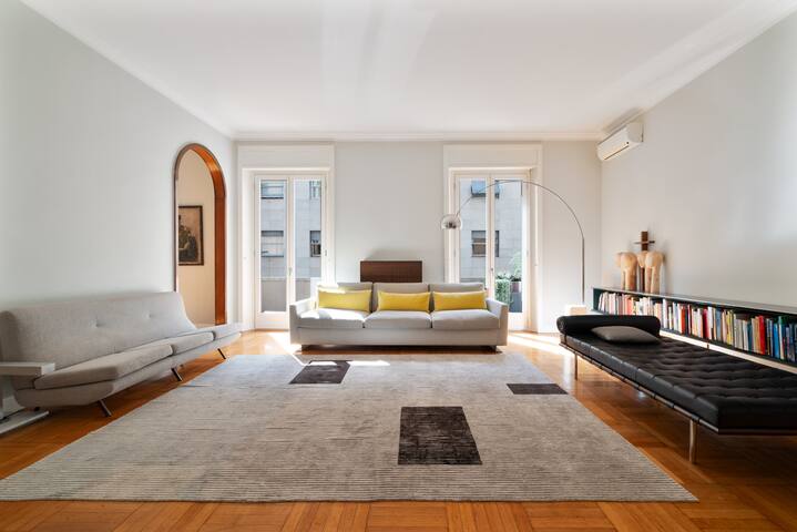 Milan – S.M. Grazie – Elegant Design Flat gallery image 2