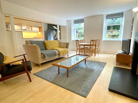 Popular Airbnb listing: Stylish garden flat in Strathbungo, Glasgow in Pollokshields
