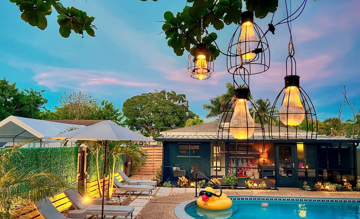 Stylish Pet Friendly Home with Private Pool Oasis — photo 38