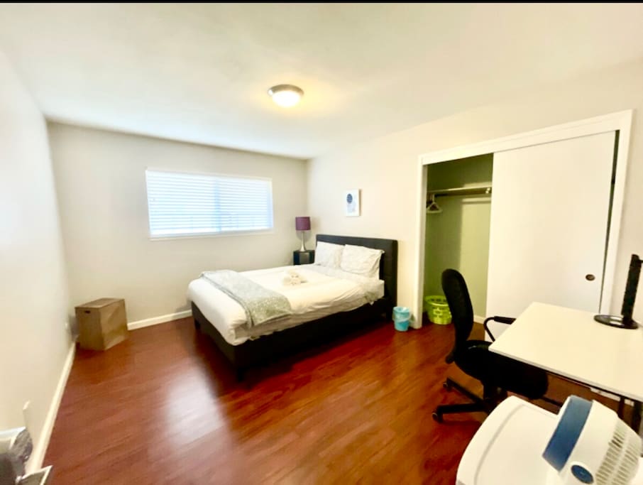 Airbnb comfortable, clean ，fastest WiFi  near Tesla B#