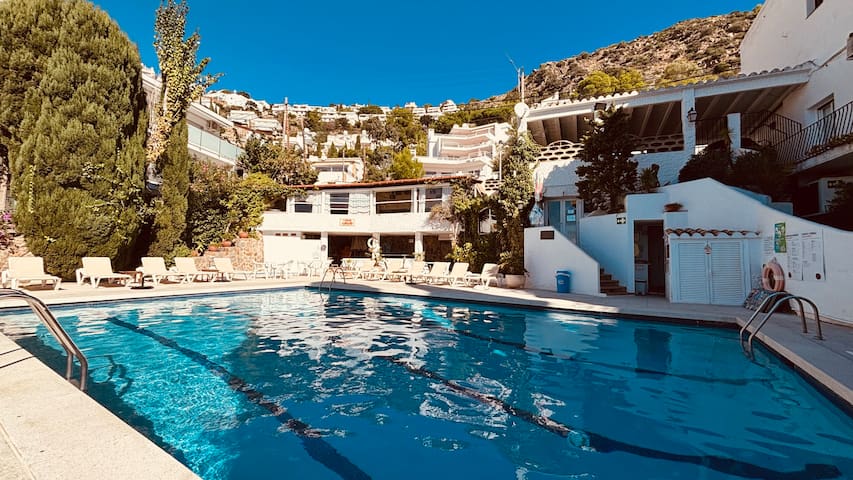 Entire home with 2 bedrooms in Roses - Cómodo apartamento con chimenea y vistas al mar