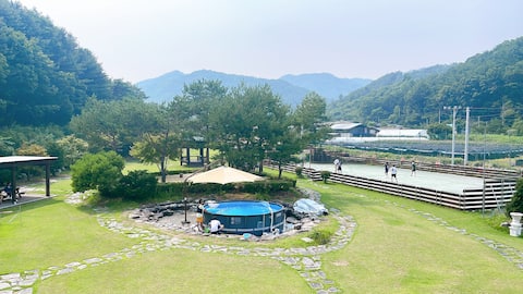 [Moonlight Hwangsobang] Group, family trip! Hanok Hwangto room, large screen singing room, 400 pyeon