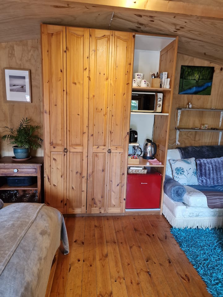Delightful 1 Bed Studio Garden Room, With Parking - Buckfastleigh