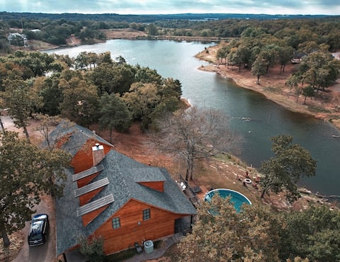 Charming EdgeWater Escape, nestled in private cove