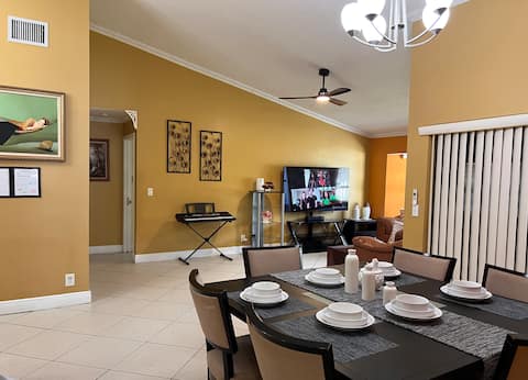 Huge Entire Waterfront Garden, Quiet Vacation Home