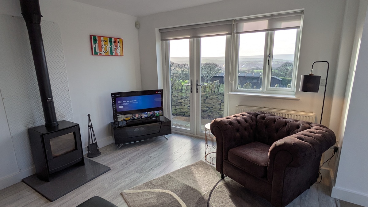 Popular Airbnb listing: Lane End Cottage 3 Beds 2 Ensuites, Parking, Views in Holme Valley