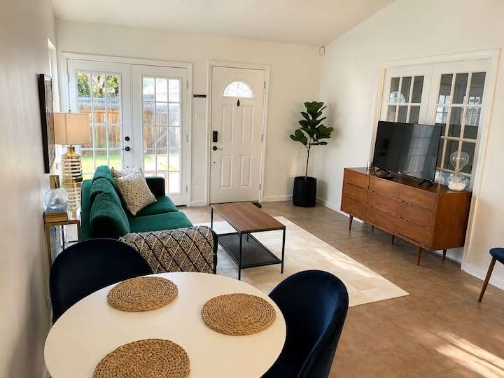 Pet-friendly 2br | Fenced Yard + Garage | Domain - Austin, TX
