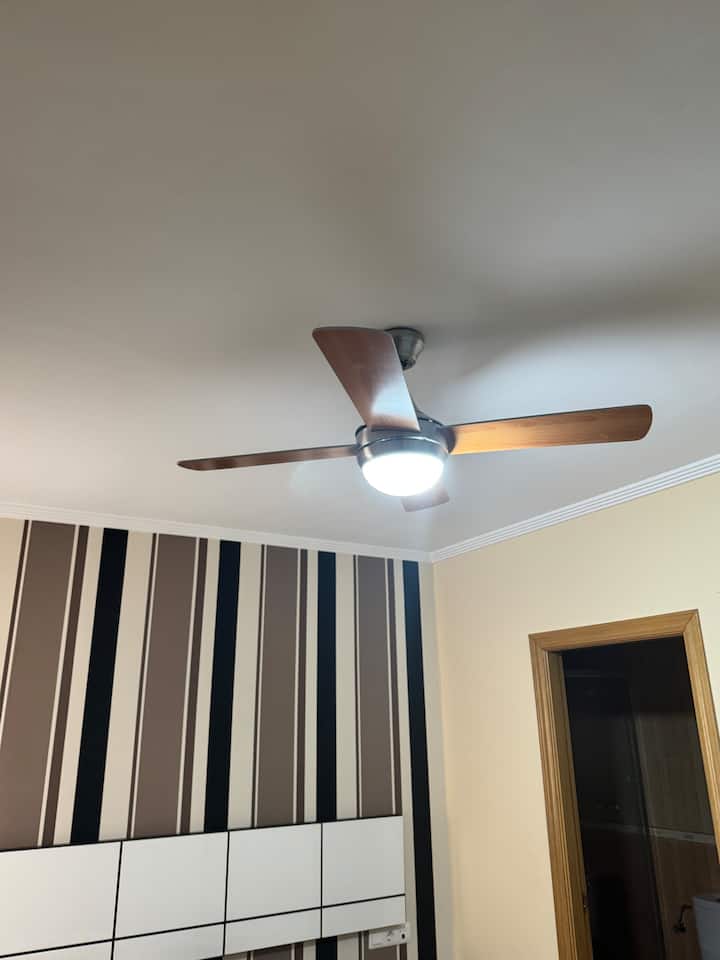 Ventilador de techo en el dormitorio 3 para las noches de verano.