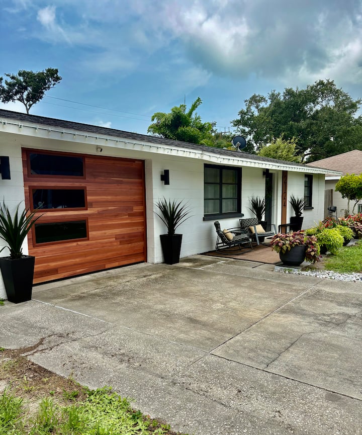 Sarasota Rambler | Downtown Midmod Experience - Sarasota, FL