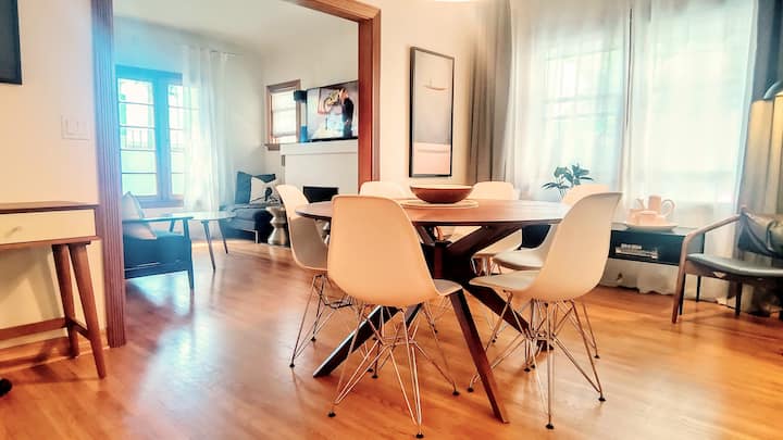 Spacious Contemporary Beachside Flat - 長灘