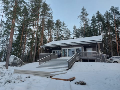 Tunnelmallinen vapaa-ajan asunto luonnon helmassa