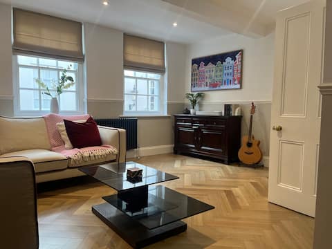 Top performing Airbnb: City Centre Grade 2 Listed Townhouse & Parking in Chester Castle
