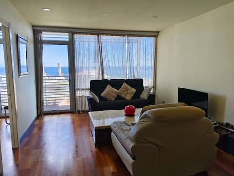 Anuncio de Airbnb popular: SEAVIEW BALCONY APT/WITH SEA VIEW AND TERRACE en Sant Adrià De Besòs