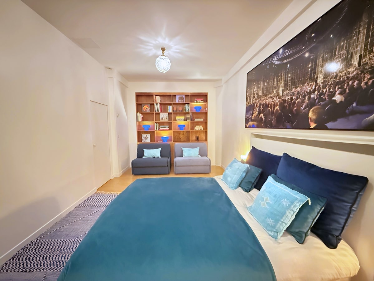 SPARIS – Фамилна стая 4 с двойно легло 160x200 и два фотьойла, които могат да се превърнат в легла 90x200.