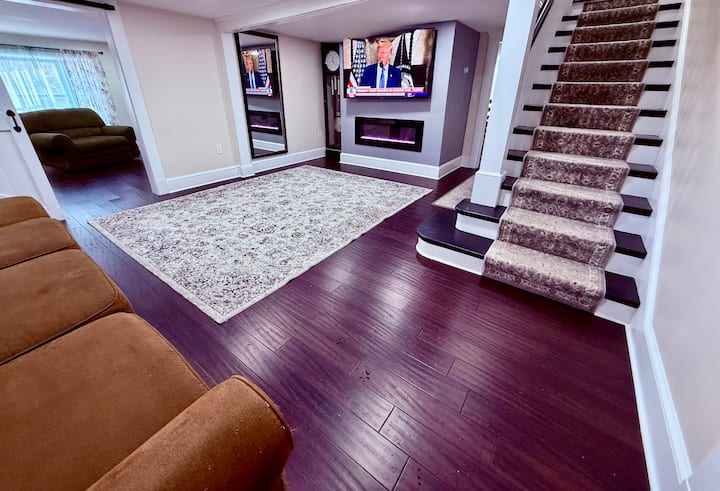 Modern Luxury Home 1 Minute Walk To Mohegan Sun - Norwich, CT
