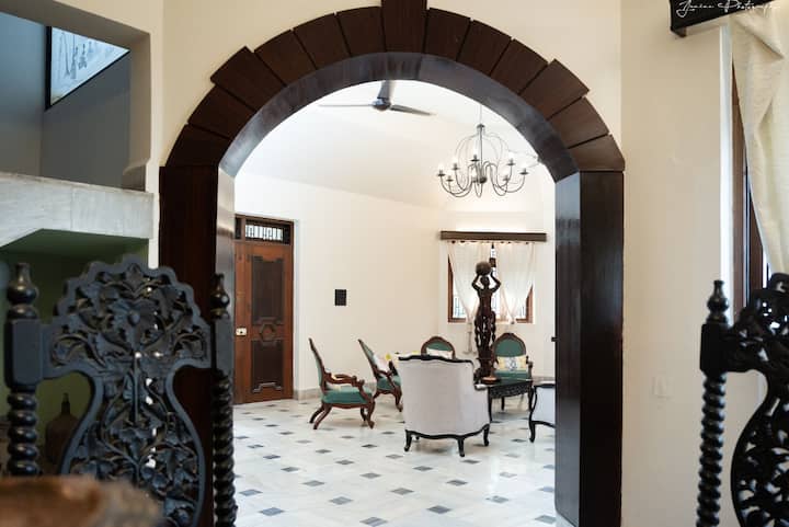 Dining area image 5