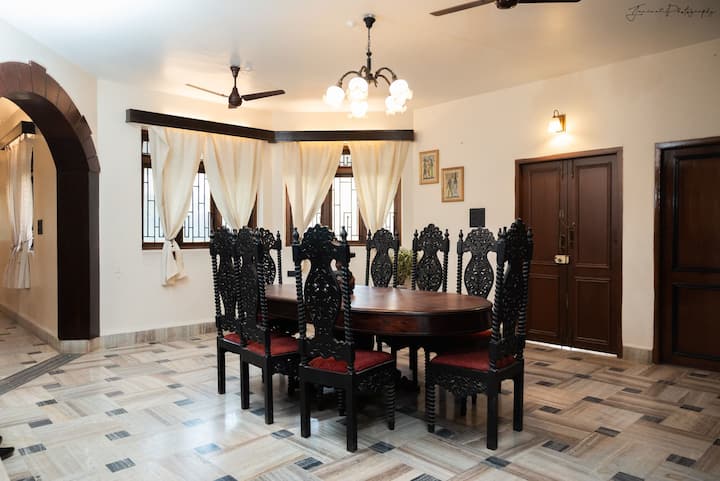 Dining area image 1