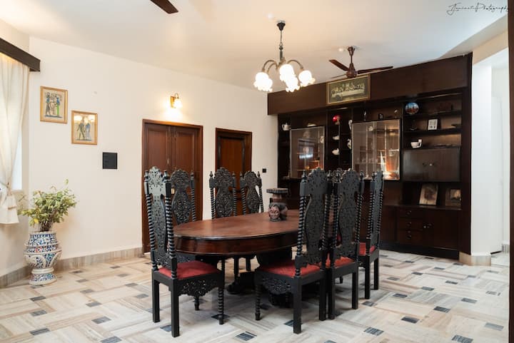 Dining area image 2