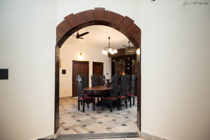 Dining area image 4